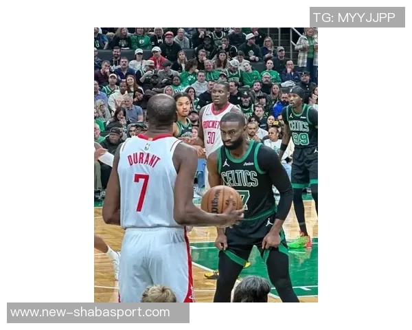 杰伦布朗强调季前赛首战防守重要性全力提升比赛节奏