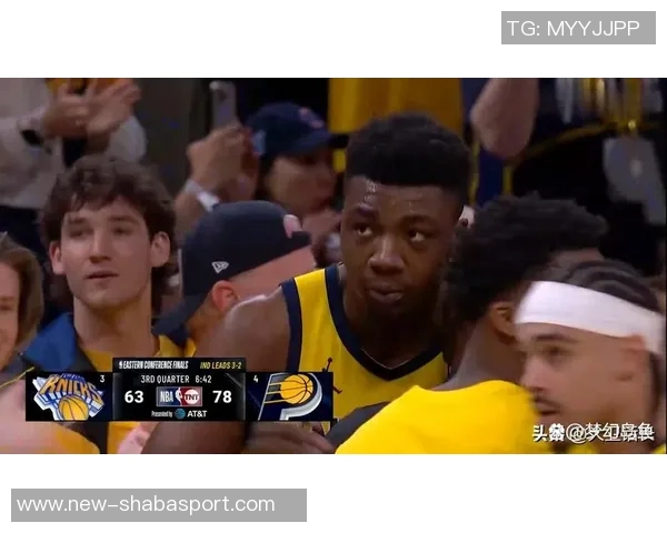 布克追身三分命中却遭裁判无视3加1机会球队分差扩大至20分以上 布克追身三分命中却遭裁判无视3加1机会球队分差扩大至20分以上