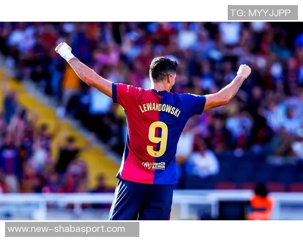 米兰计划明夏免签37岁莱万伊布力荐希望重现吉鲁成功案例