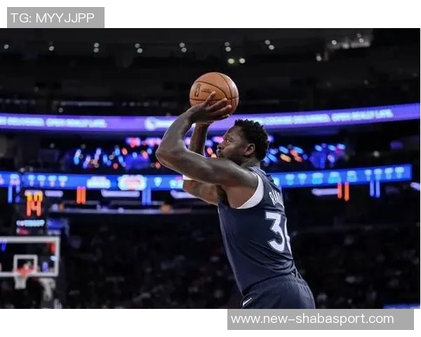 兰德尔全能表现助球队大胜19分10板12助攻正负值高达43 兰德尔全能表现助球队大胜19分10板12助攻正负值高达43