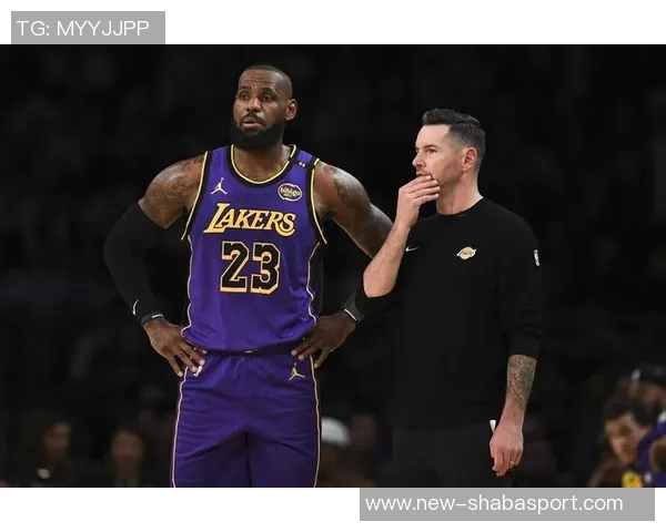 湖人自媒体惊叹41岁勒布朗重返赛场仍肩负防守重任 湖人自媒体惊叹41岁勒布朗重返赛场仍肩负防守重任