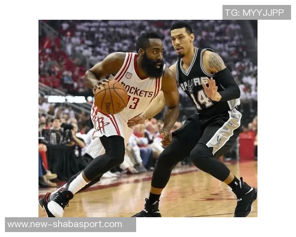 卡里克盛赞赫拉芬贝赫防守纪律性与聪明才智兼备并具备出色传球能力 卡里克盛赞赫拉芬贝赫防守纪律性与聪明才智兼备并具备出色传球能力